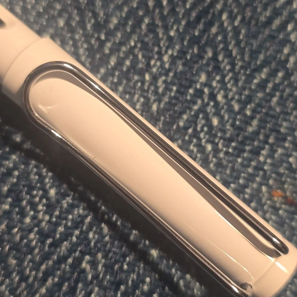 ❤️BUY 10 GET 5 FREE LAMY Safari Fountain Pen, Color White, Retail $37.00 USD